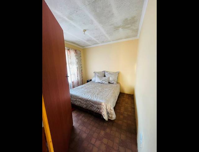 4 BEDROOM HOUSE FOR SALE IN KWAZAKHELE